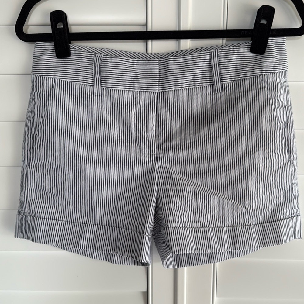 Cremieux Women's Shorts Size 6
A166